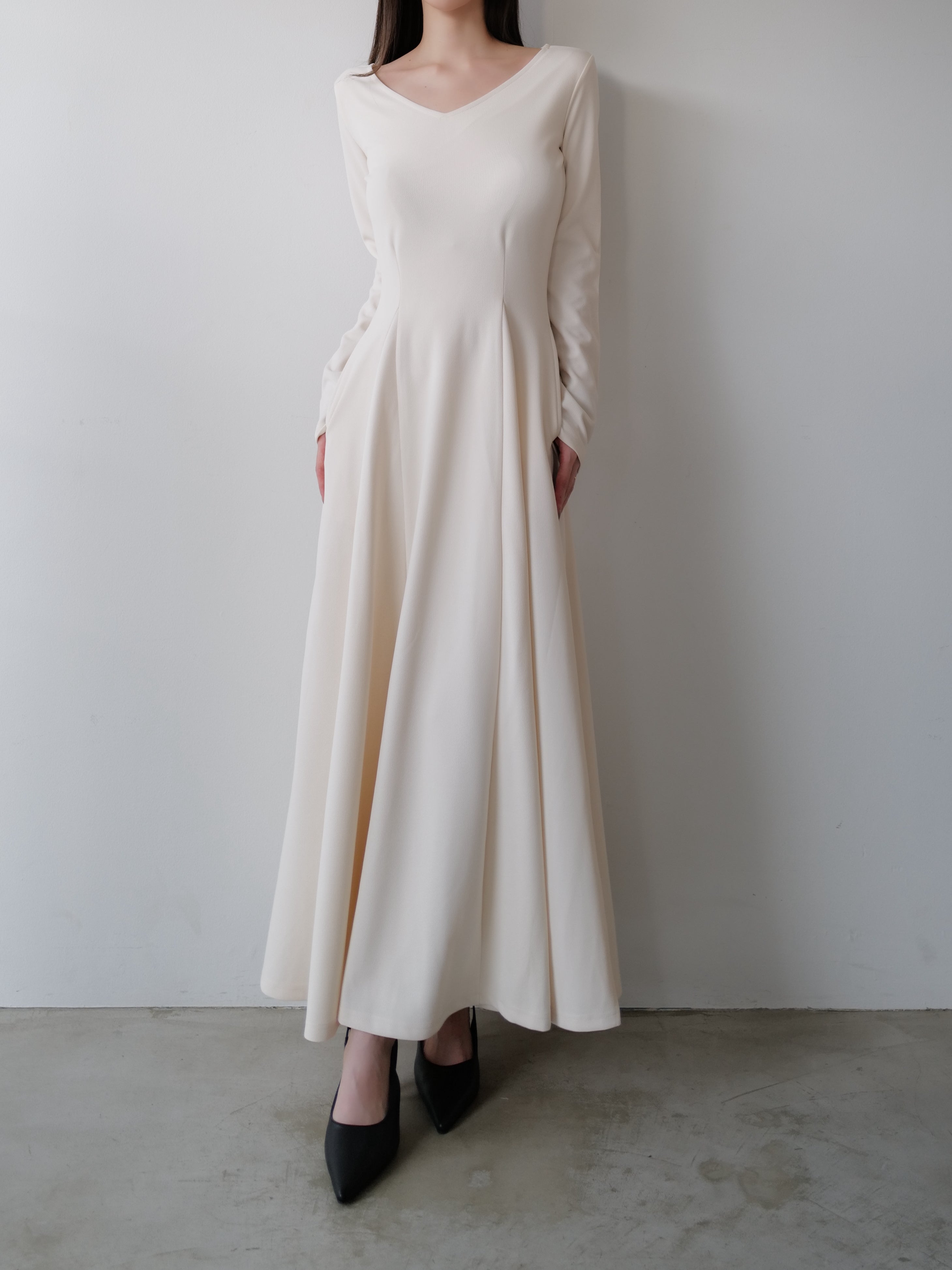 v silhouette dress – célon