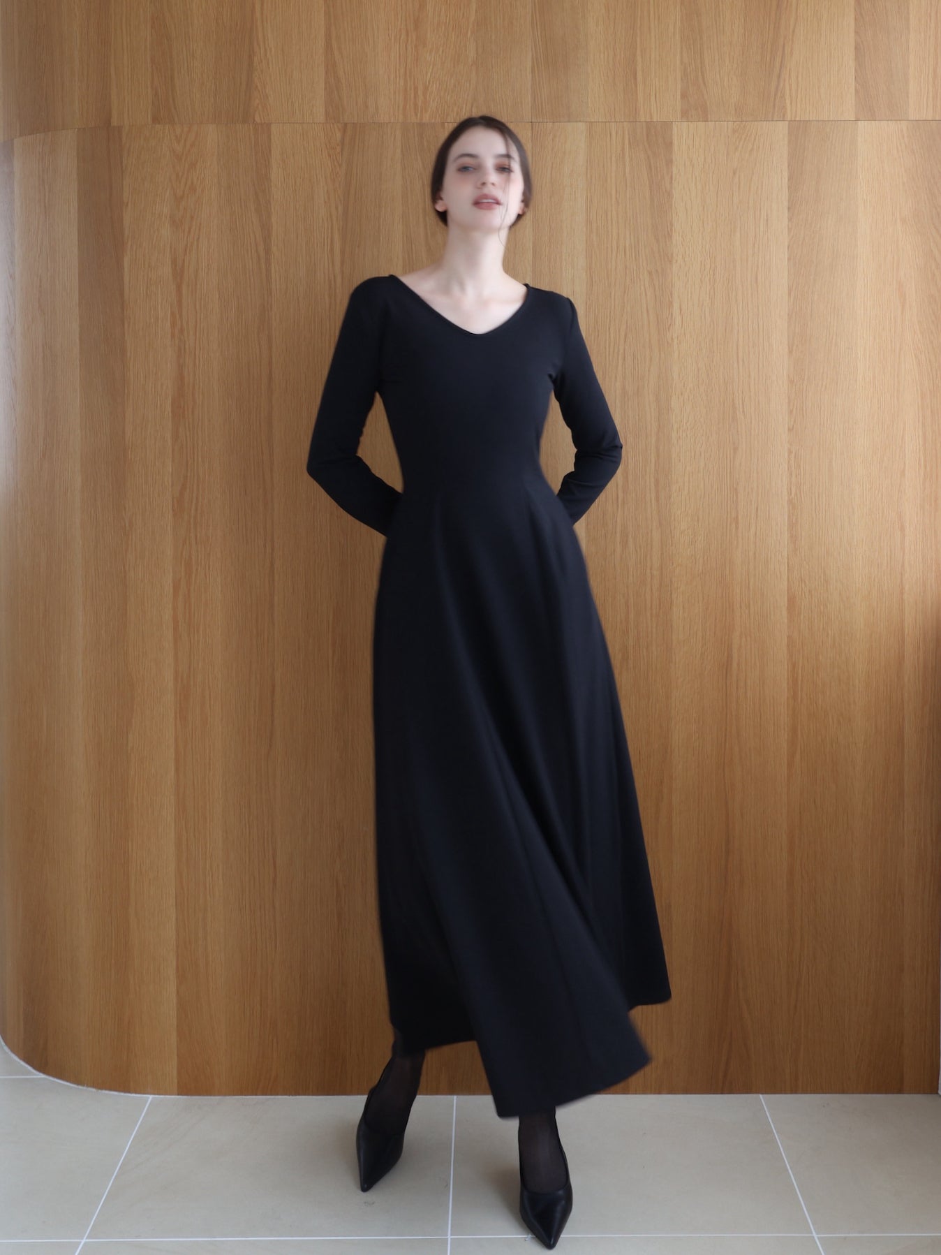 v silhouette dress – célon