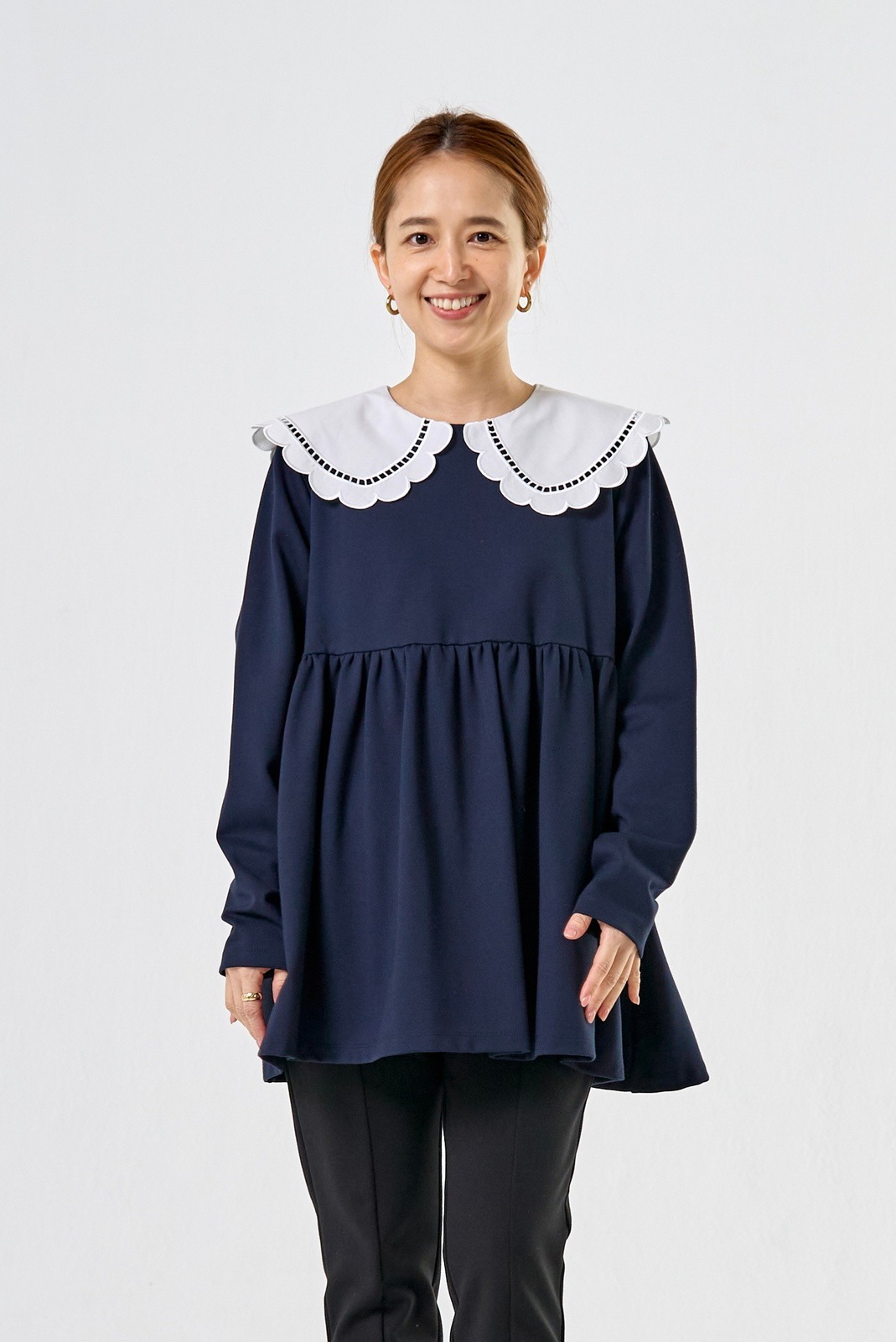 yori フラットカラーティアードブラウス ネイビー