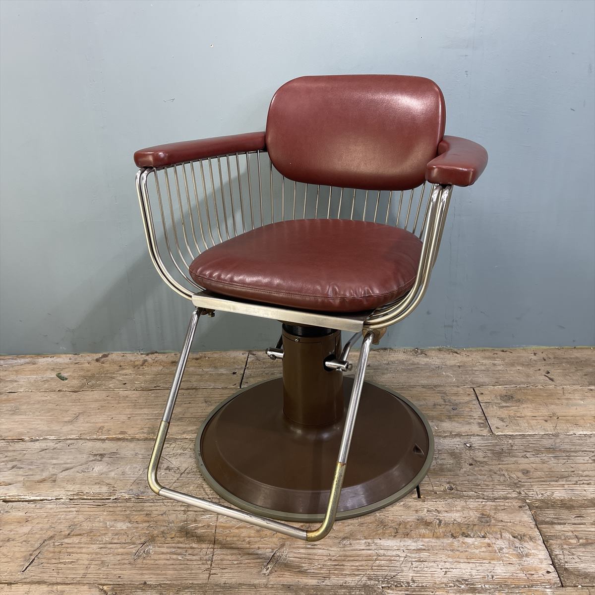 2台在庫あり 美容室 スタイリングチェア ビューティガレージ ス 回転式