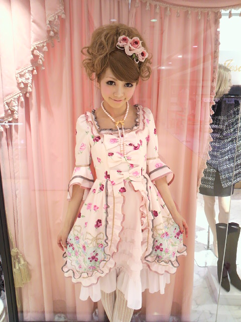 ベルサイユワンピ【オーナメントリボン柄】 ： JESUS DIAMANTE