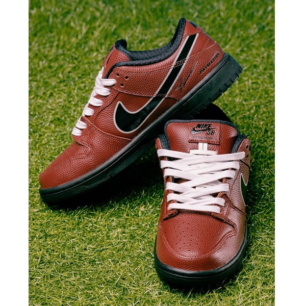 NIKE SB】 DUNK LOW PRO QS カラー： dark pony/black-silver-white