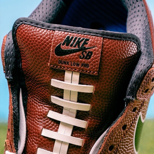 NIKE SB】 DUNK LOW PRO QS カラー： dark pony/black-silver-white