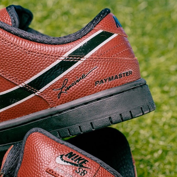 NIKE SB】 DUNK LOW PRO QS カラー： dark pony/black-silver-white