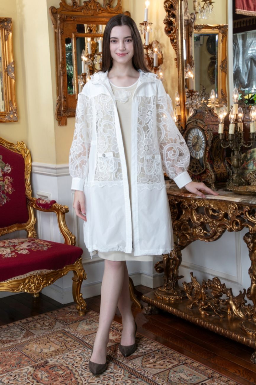 2025年春夏 胸元花モチーフ付 サイドレーステープ使いニットワンピース