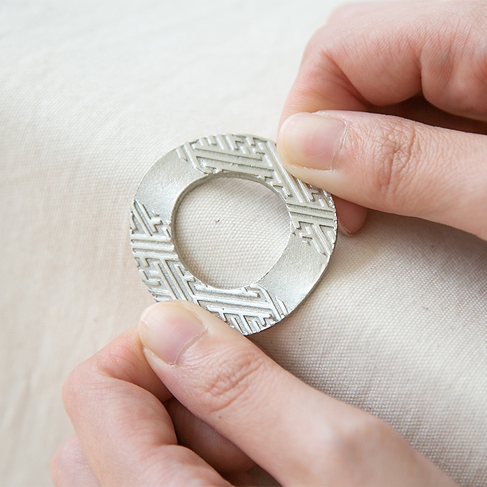 箸置 - 輪（りん）- 5ヶ入｜錫製雑貨・酒器の通販は能作オンライン