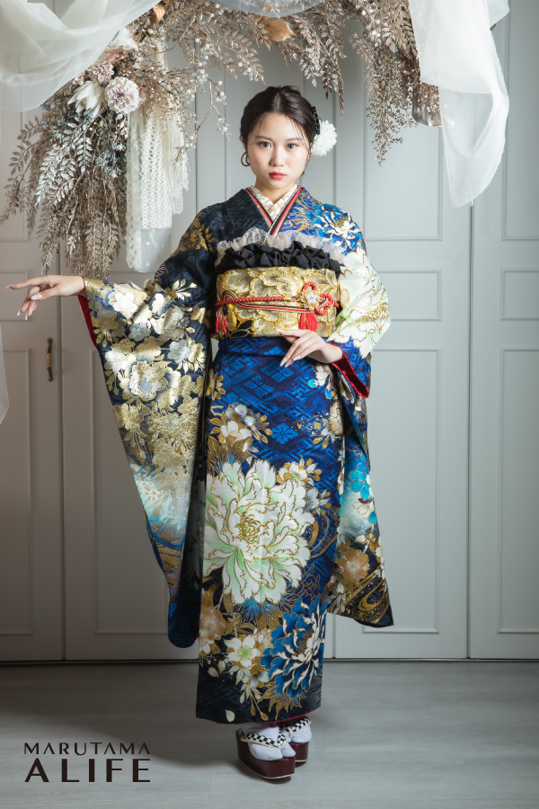 青・金・白が織りなす豪華振袖｜エーライフ