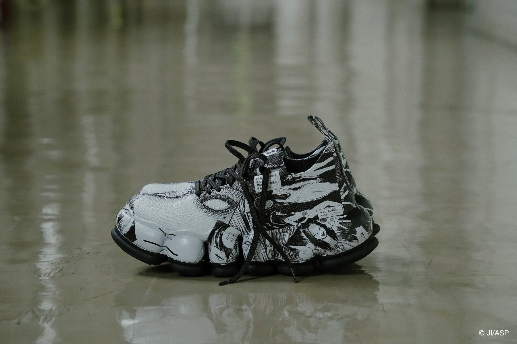 伊藤潤二 × MIKIOSAKABE – MIKIOSAKABE & JennyFax（ミキオサカベ