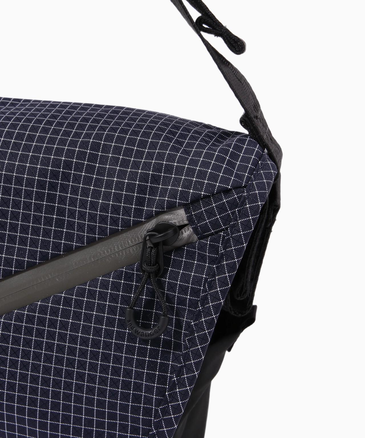 ocean rip messenger bag | and wander（アンドワンダー） ｜【公式