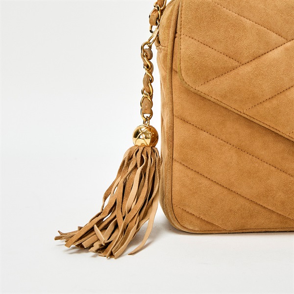 CHANEL シェブロンステッチ タッセル ショルダーバッグ キャメル