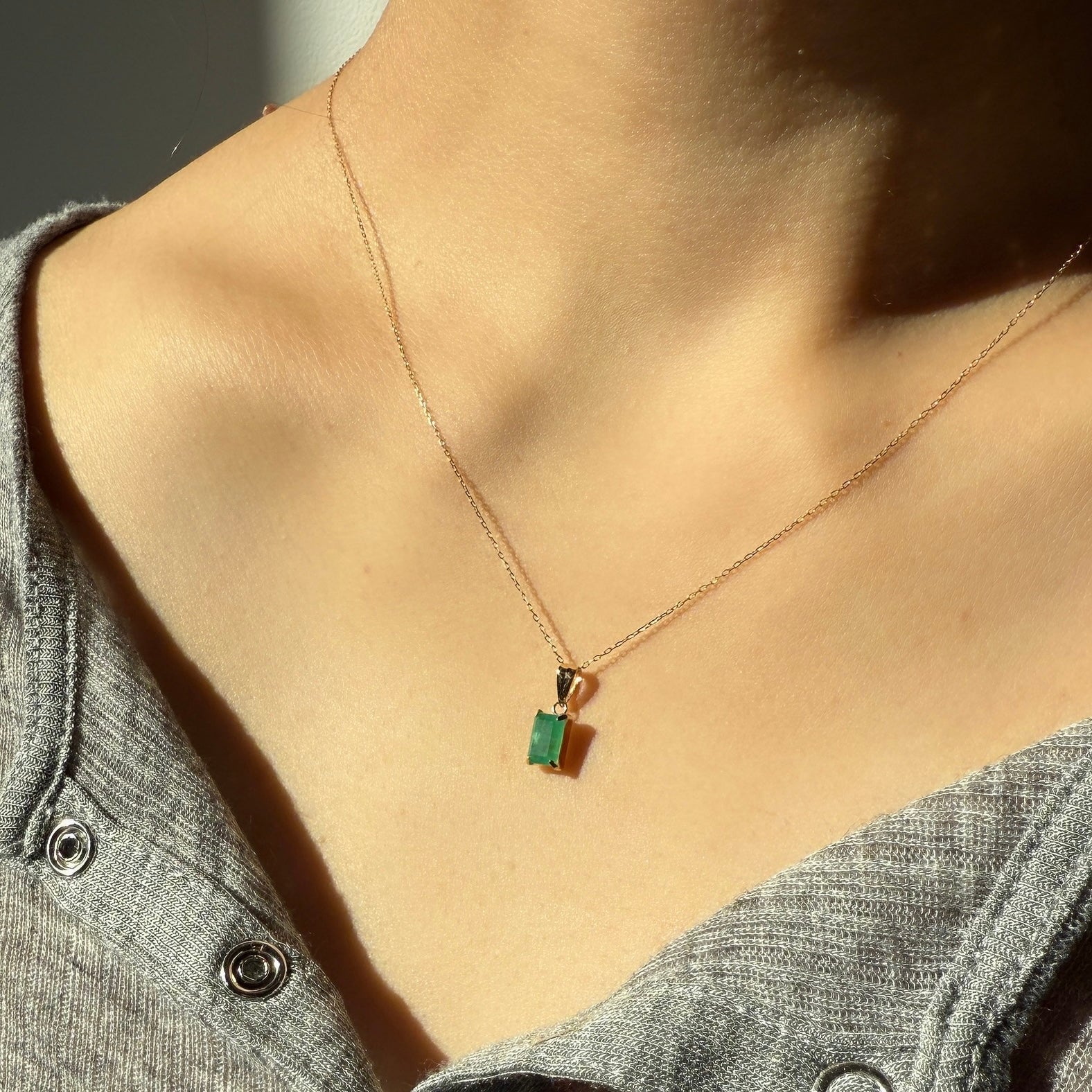 NEW＞K18スクエアエメラルドペンダントトップ