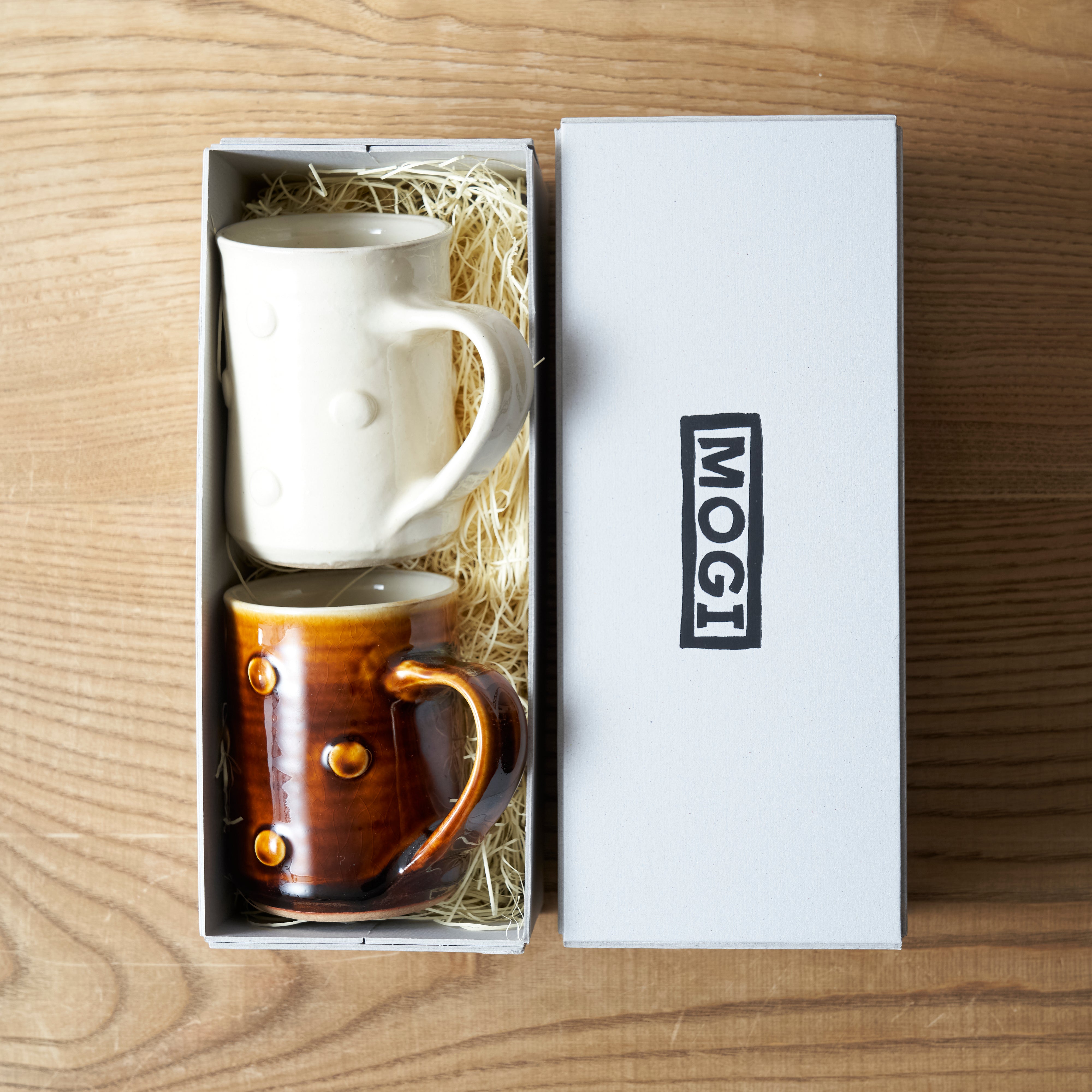 出西窯 / 別注あられマグカップセット（WHITE / BROWN） – MOGI