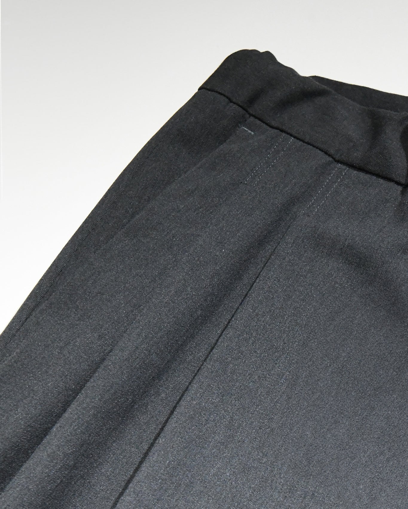 EASY TROUSERS | 大人が着られる上品なオーバーサイズ | mù_