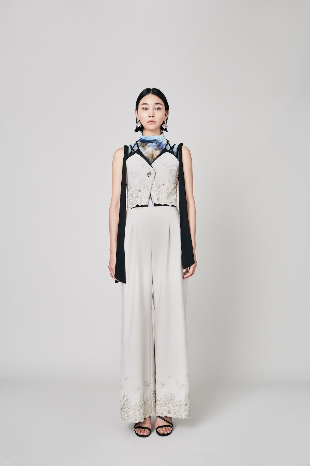 Morpho embroidery overalls (Ivory)