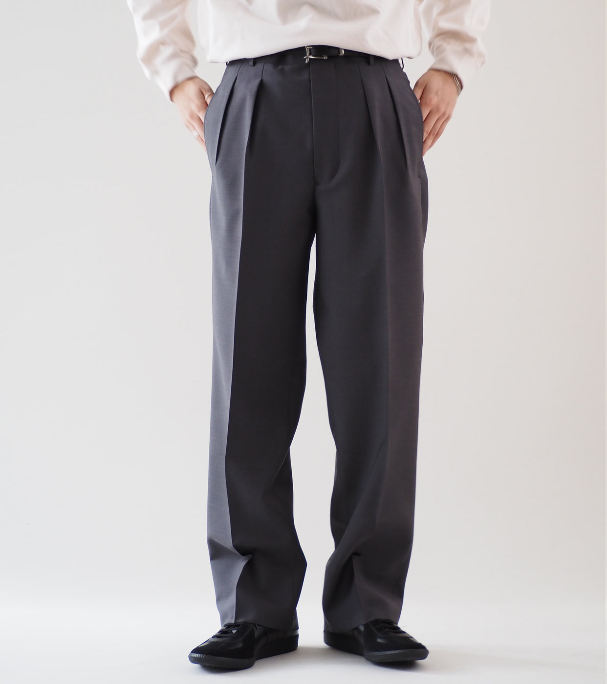 MAATEE＆SONS フォーエバー スラックス , Grey Chambray – Navyblue