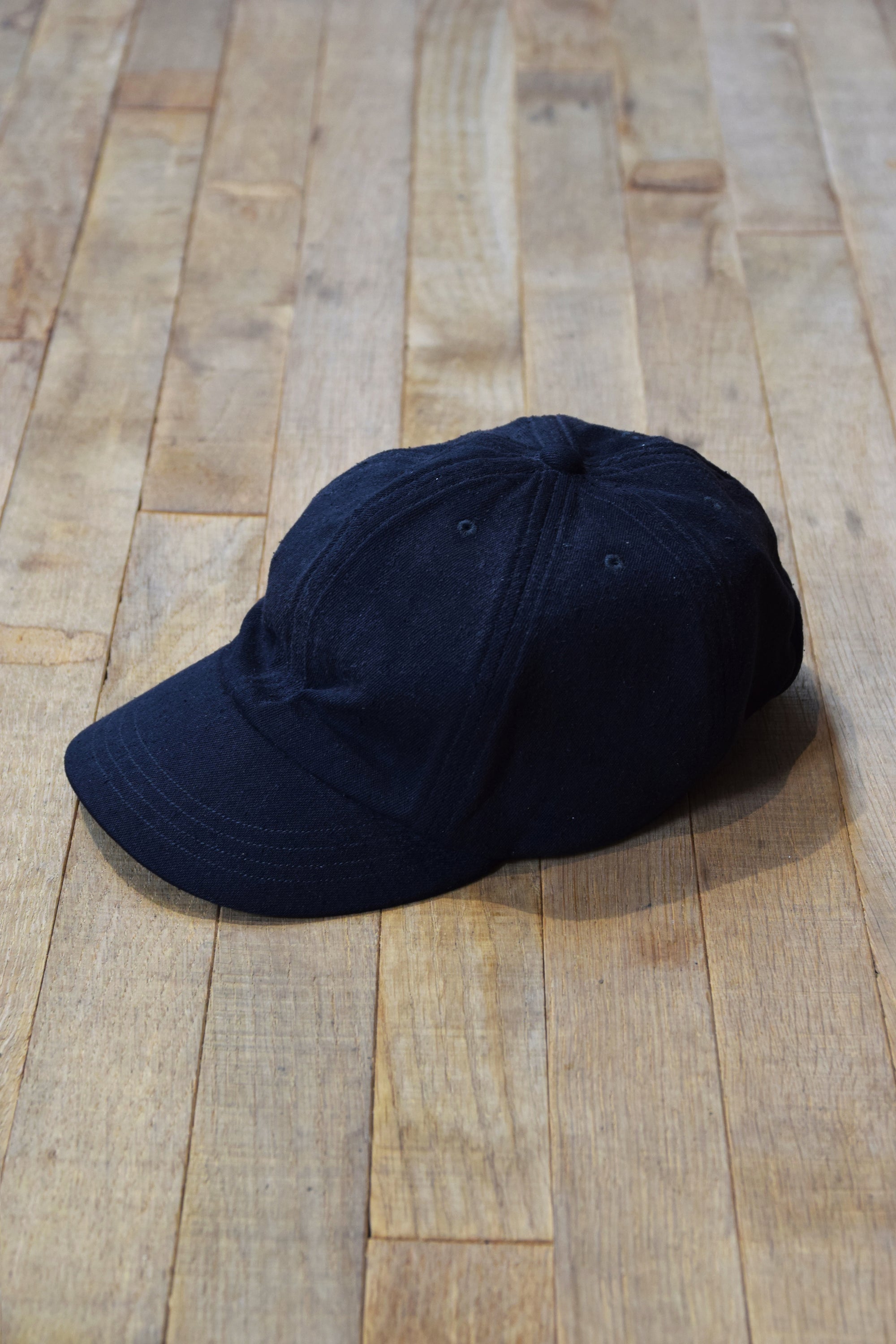 COMOLI シルクネップ キャップ, Black – Navyblue