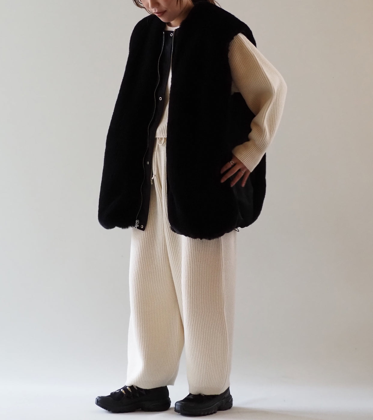 ALWEL REVERSIBLE SLEEVELESS JACKET ,Black – Navyblue