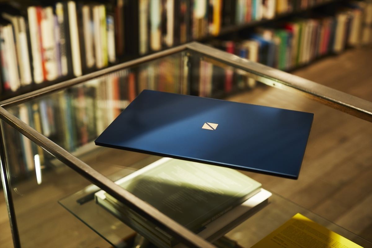 NEC、4K有機ELの15.6型ノートPC「LAVIE VEGA」- Creative Cloud 1年