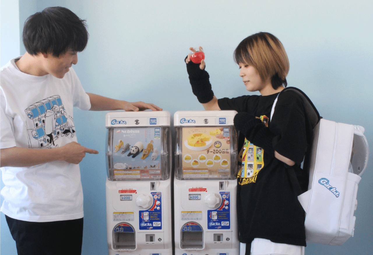 背負えるガチャ型バックパック「しょいガチャ –Showy Gacha」の受注