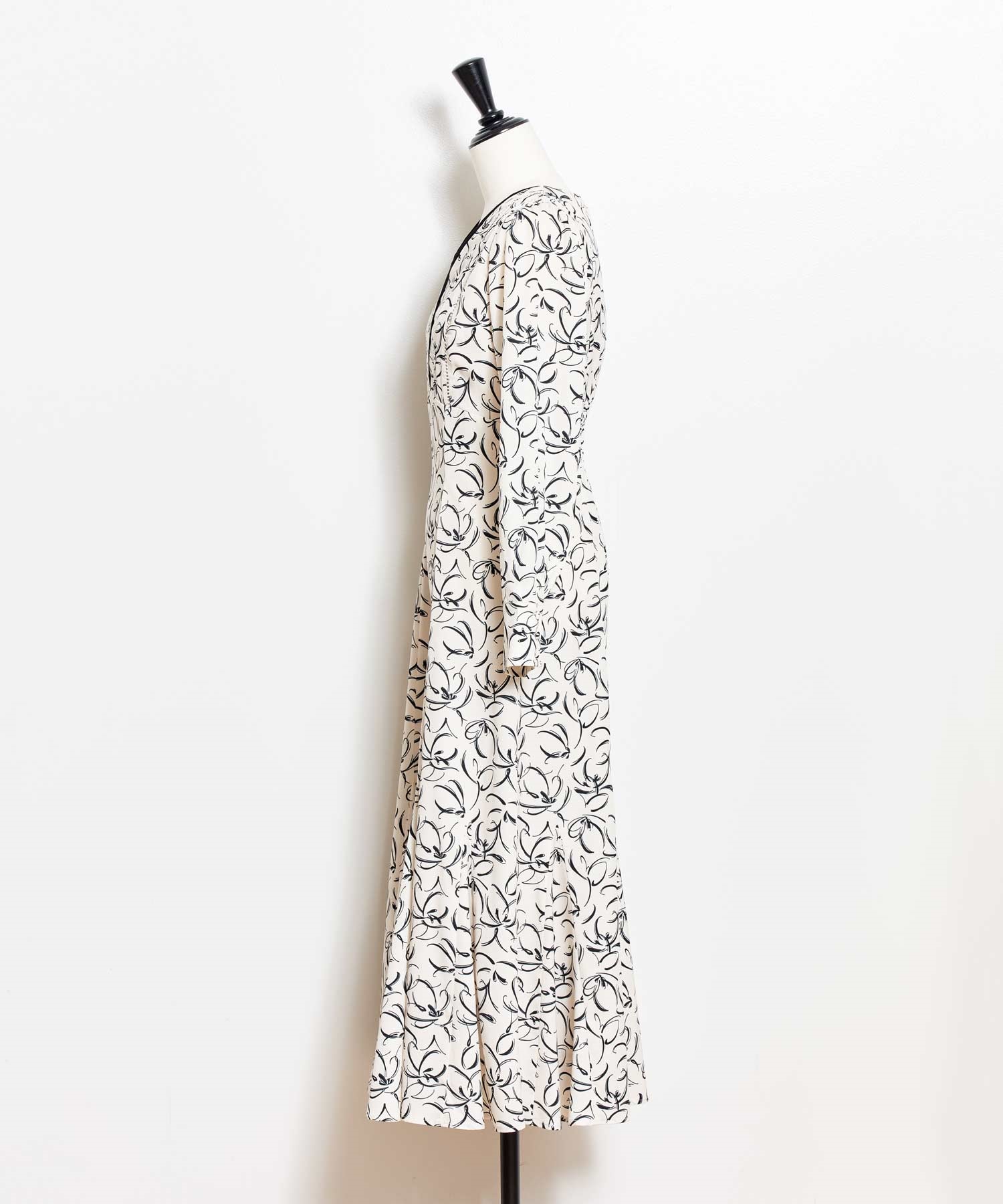 手書き風プリントワンピース | ロングワンピース | NOELA OFFICIAL WEB