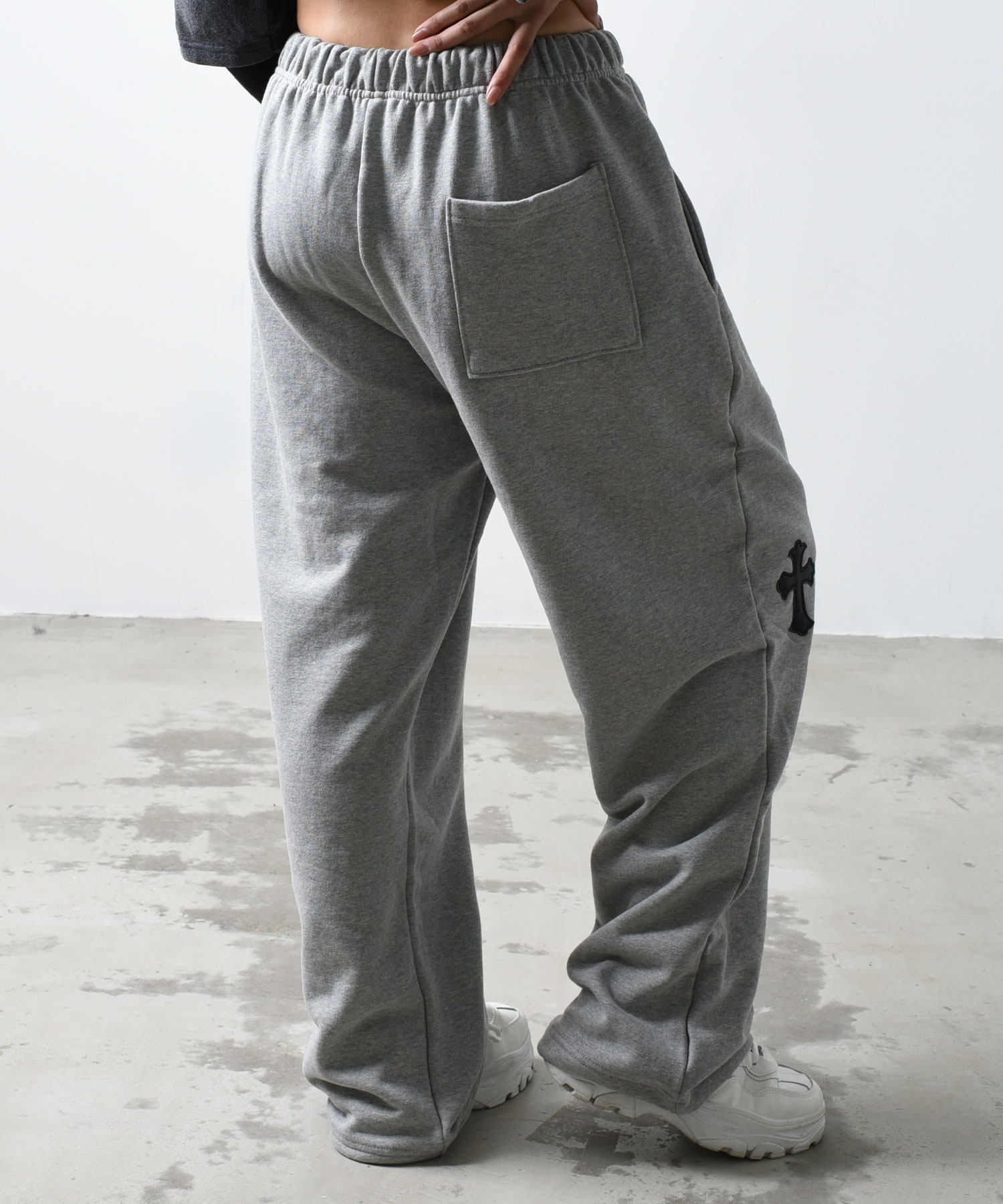 A'GEM/9 × .kom 『.kom/ドットケーオーエム』クロスパッチスウェット