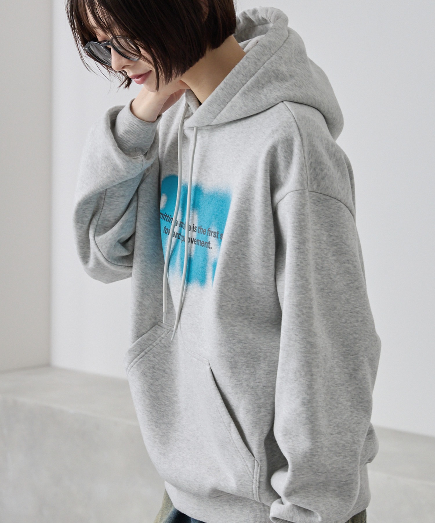 スプレーアートグラフィックオーバーサイズパーカー MONO-MART│MONO