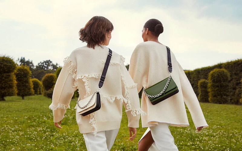 フルラ】新ラインをローンチ！ ミニマルながら収納力抜群、ストラップ