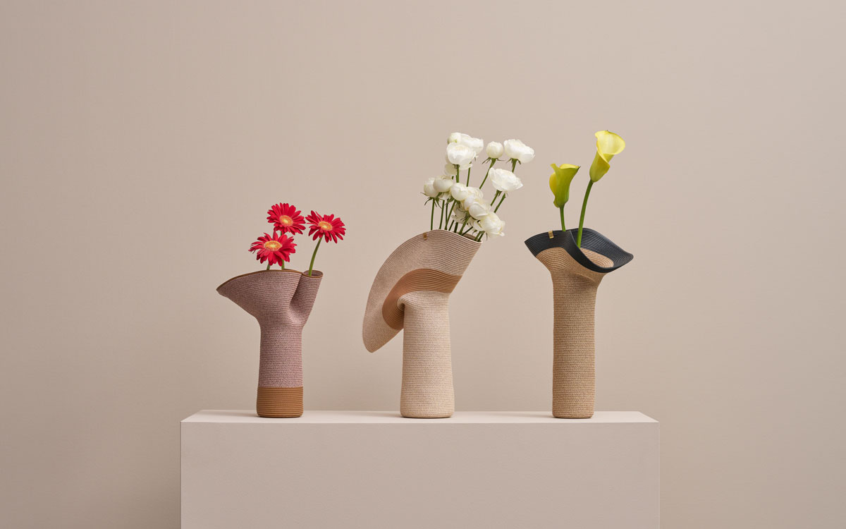 ポレーヌ】からフラワーベース誕生、レザーと和紙のMIXがどんなお花も