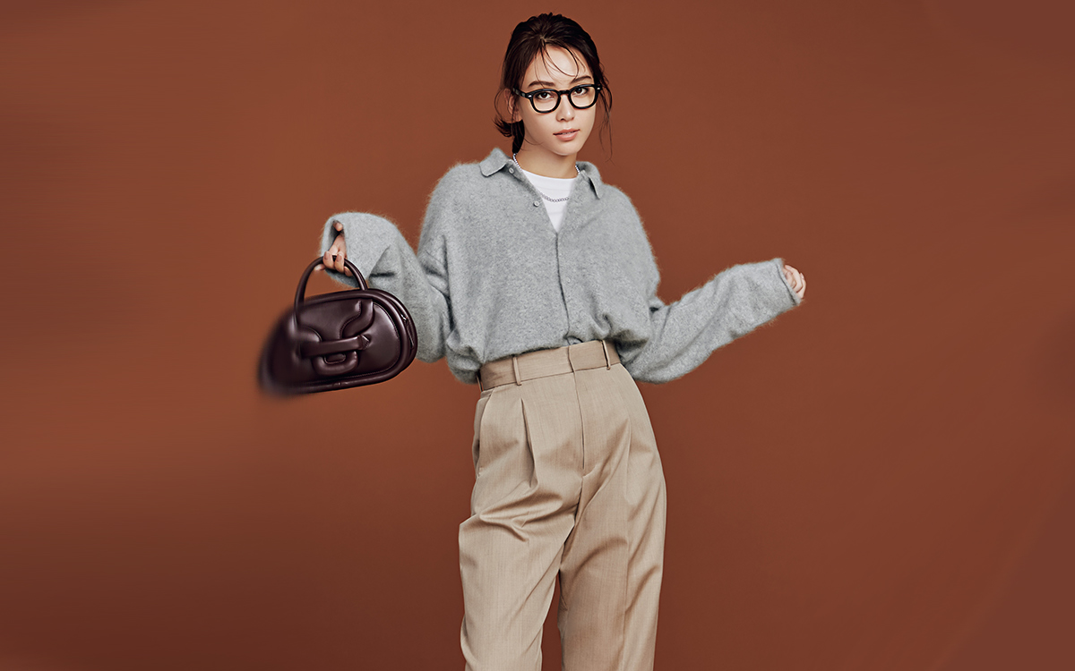 エイトン】の「名品タックパンツ」は大人の新・定番服として愛用したい