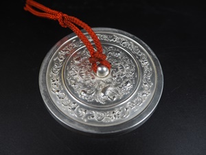 古道具】純銀製 鴛鴦文様古鏡文鎮 買取しました。│古いもの買取ます