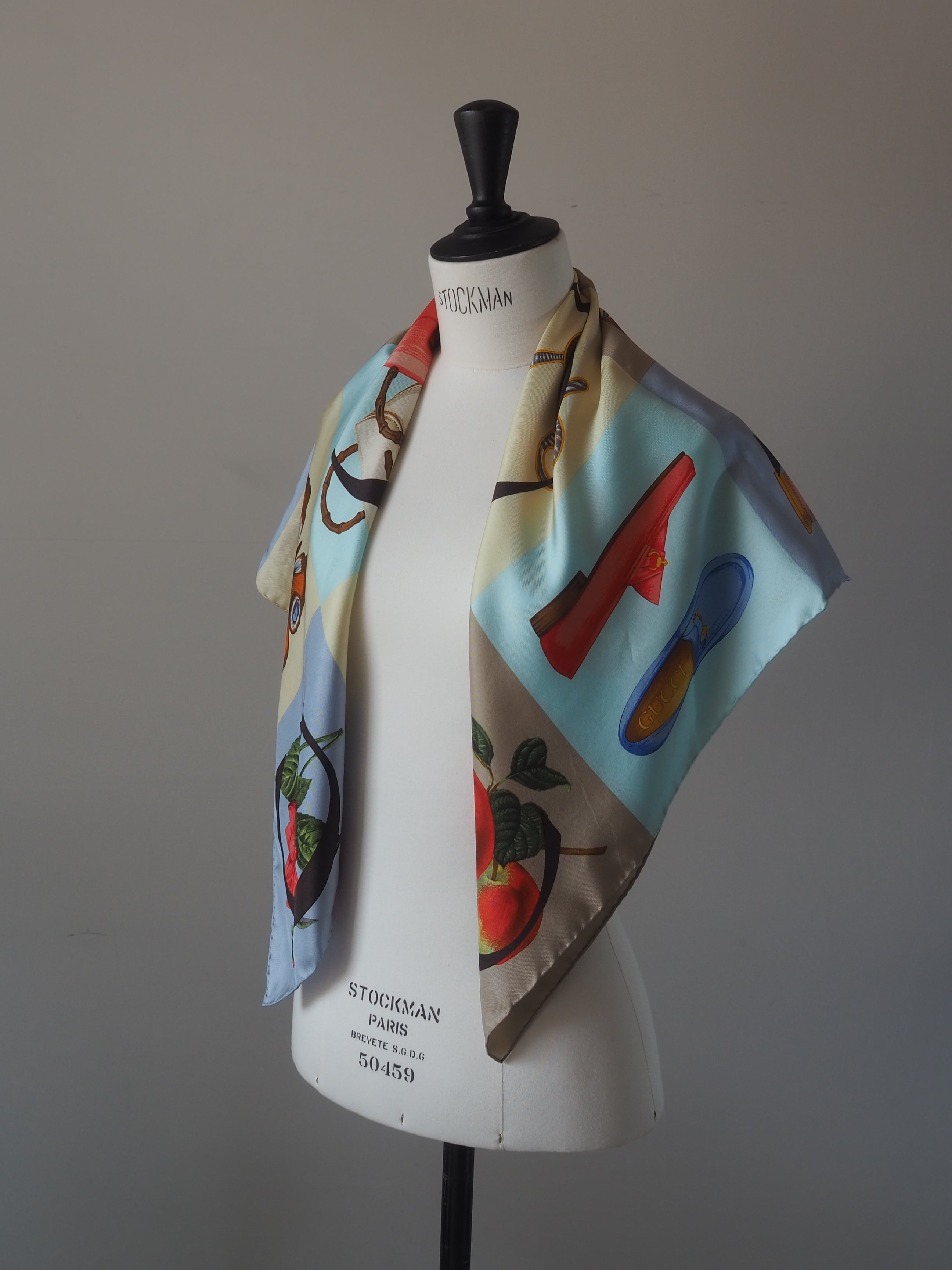 GUCCI グッチ オールド スカーフ マルチカラー ロゴ イラスト シルク