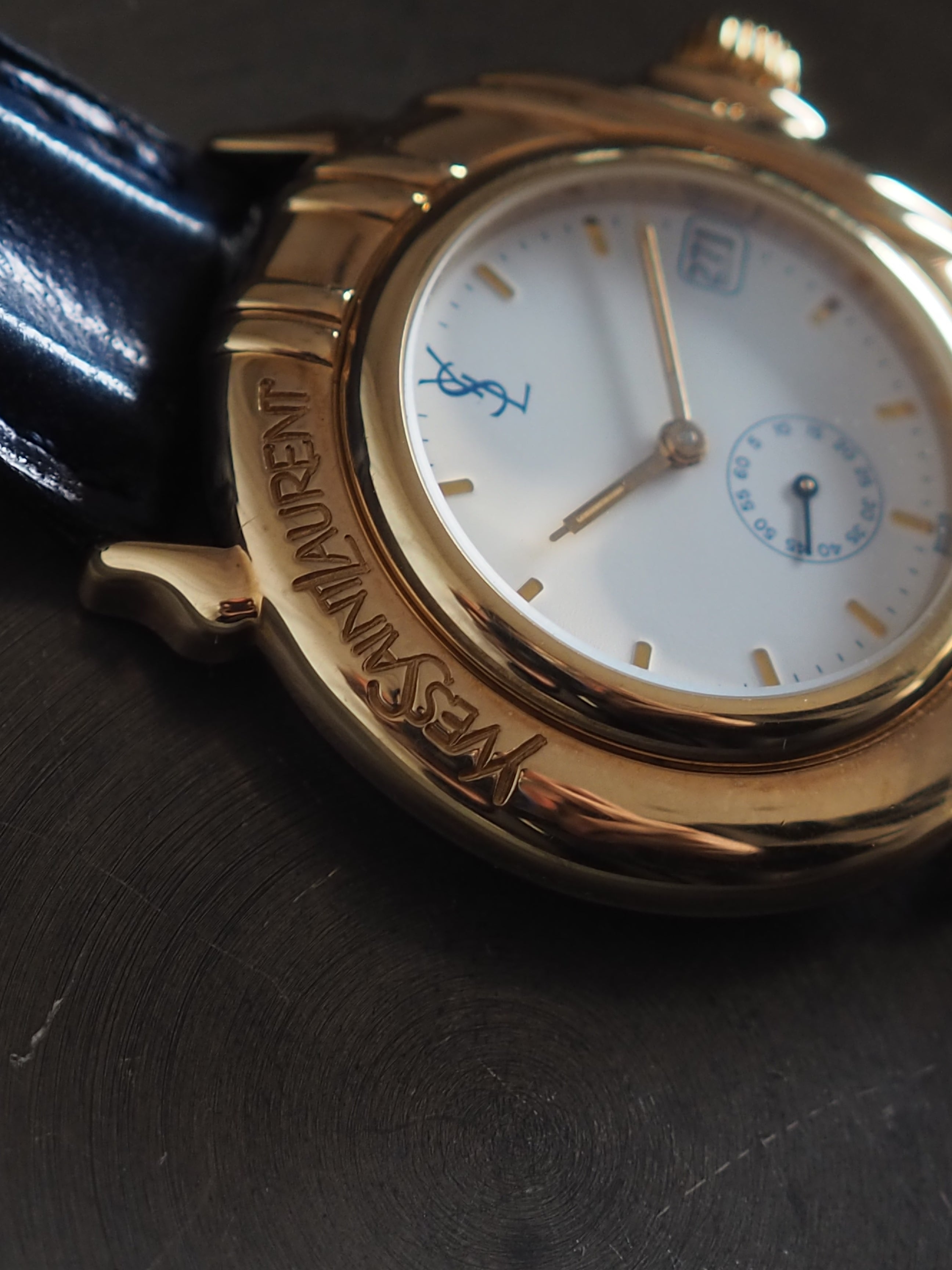 Yves Saint Laurent サンローラン YSL ラウンド ウォッチ 腕時計