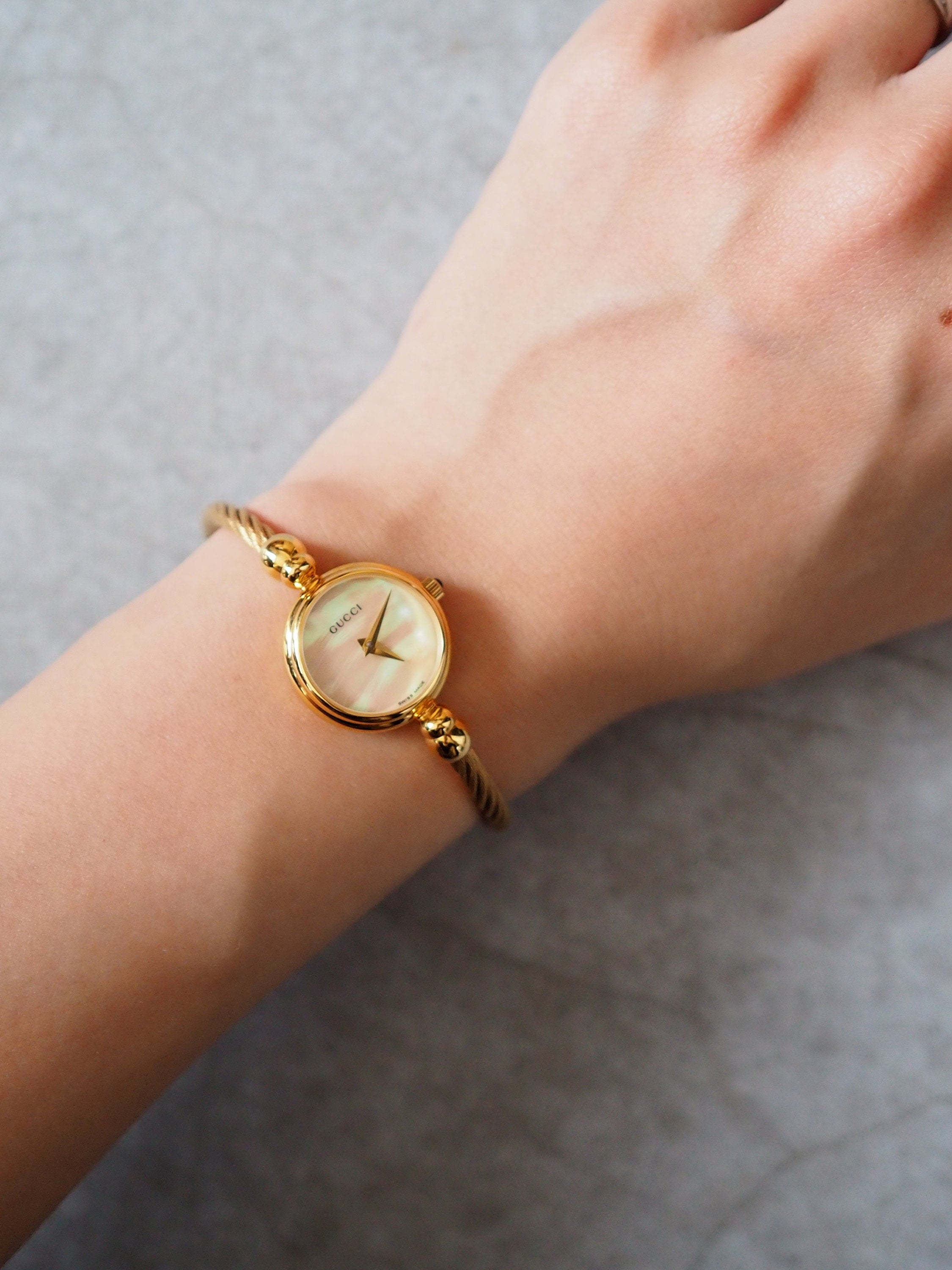 GUCCI グッチ シェル バングル ウォッチ 時計 腕時計 ヴィンテージ