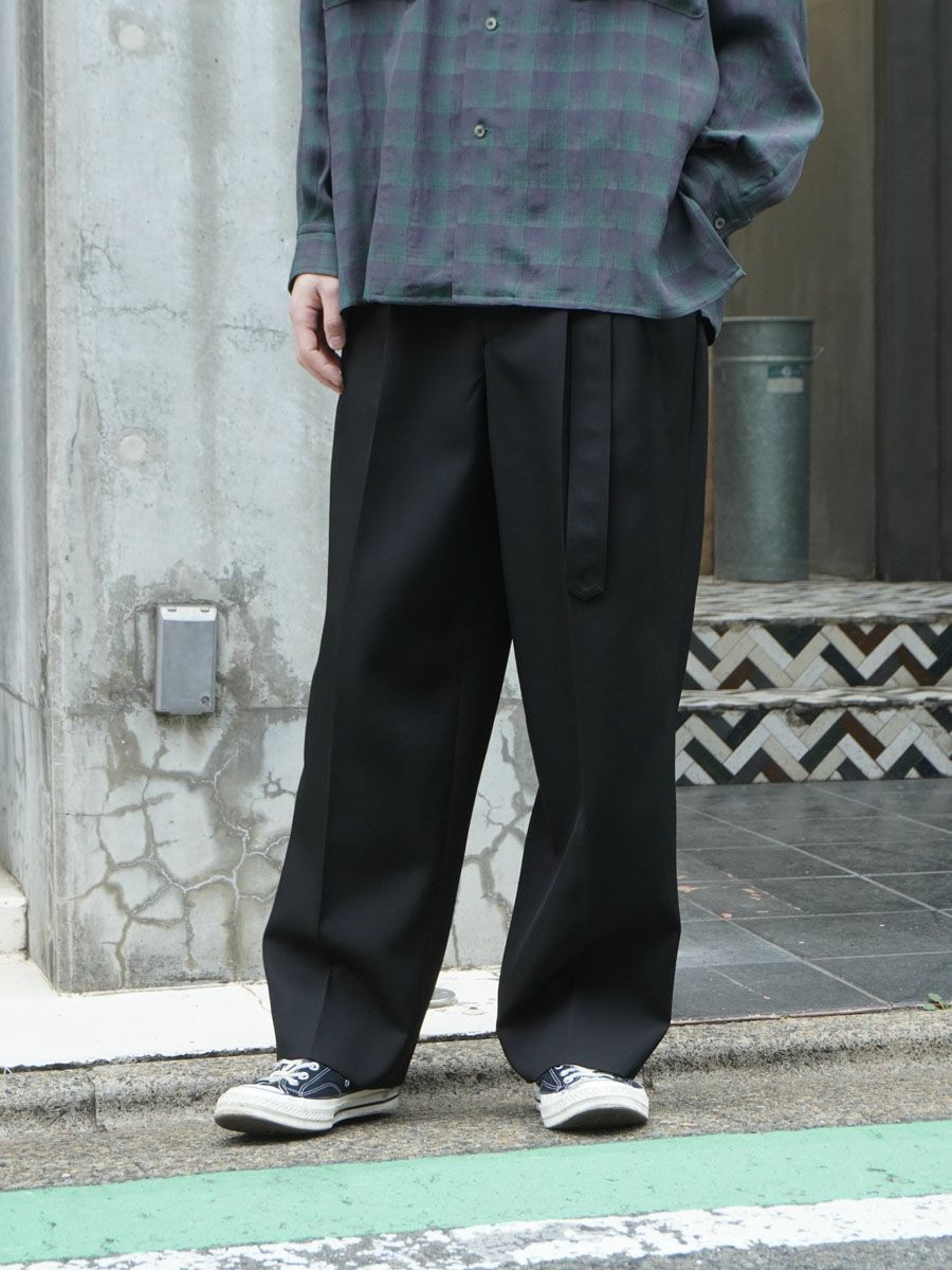 THE SLACKS BELTED 2 TUCK[BLACK] | 1LDK (ワンエルディーケー) 公式サイト