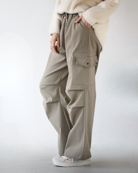 タックが決め手。着回しカーゴパンツ ベージュ – ONE PEACE ONLINE