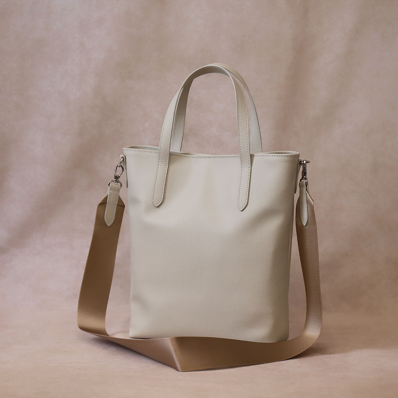 イタリアンレザーのトート。国内の熟練職人が作る日本製バッグ