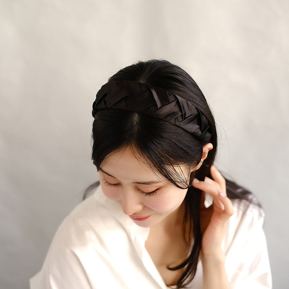 カチューシャ kati シルク 編み込み風 ブラック ワイドカチューシャ