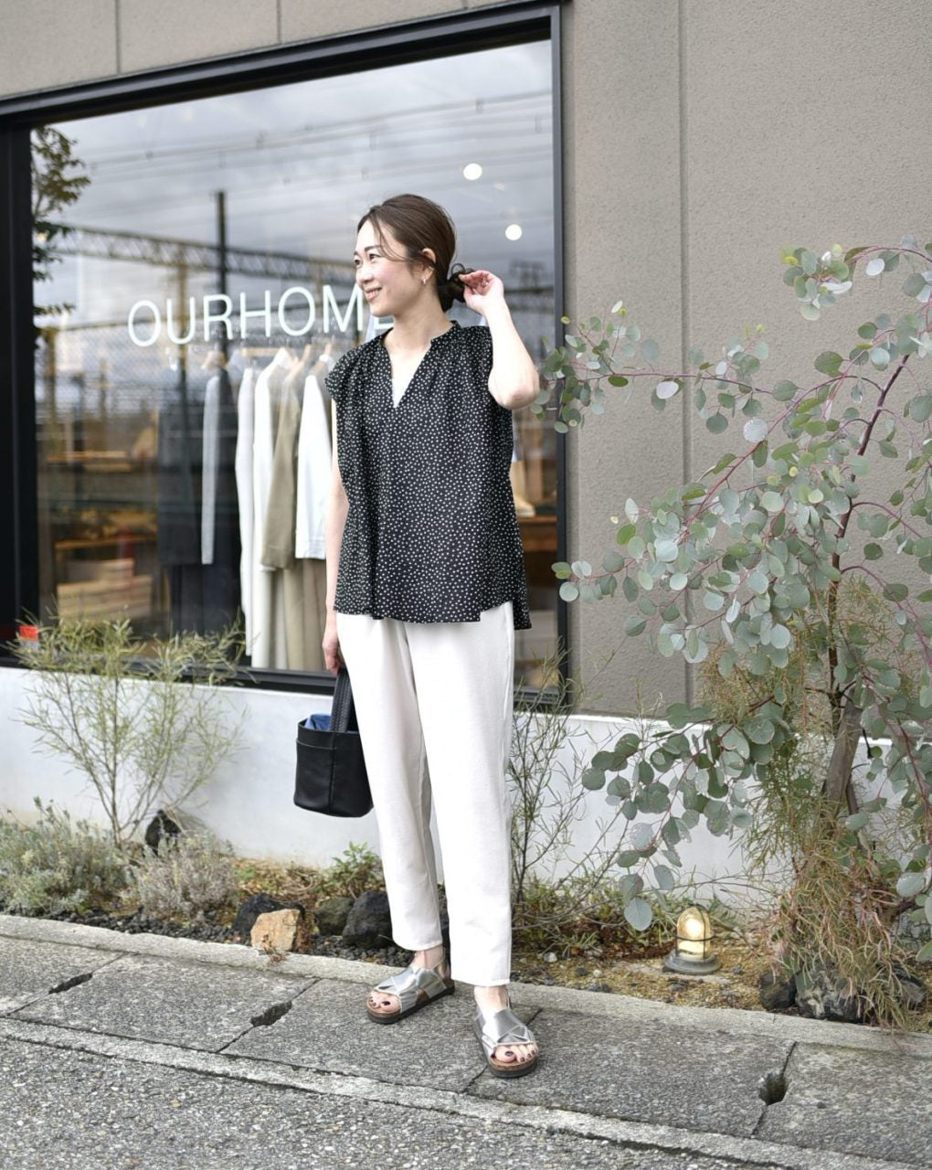 涼しくはけるテーパードパンツ – OURHOME