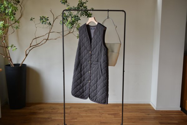 ロング丈のキルティングベスト – OURHOME