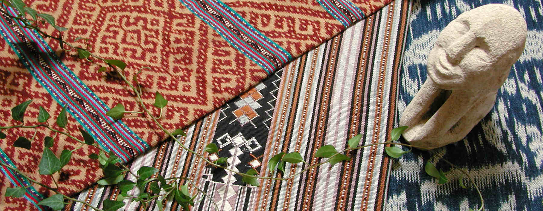 PANDAN TREE】ティモール島の織物-多様な染織文化が色濃く残る