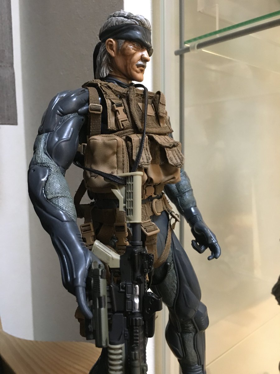 MGS4のオールドスネークのフィギュアをヤフオクで買ったのでリペイント