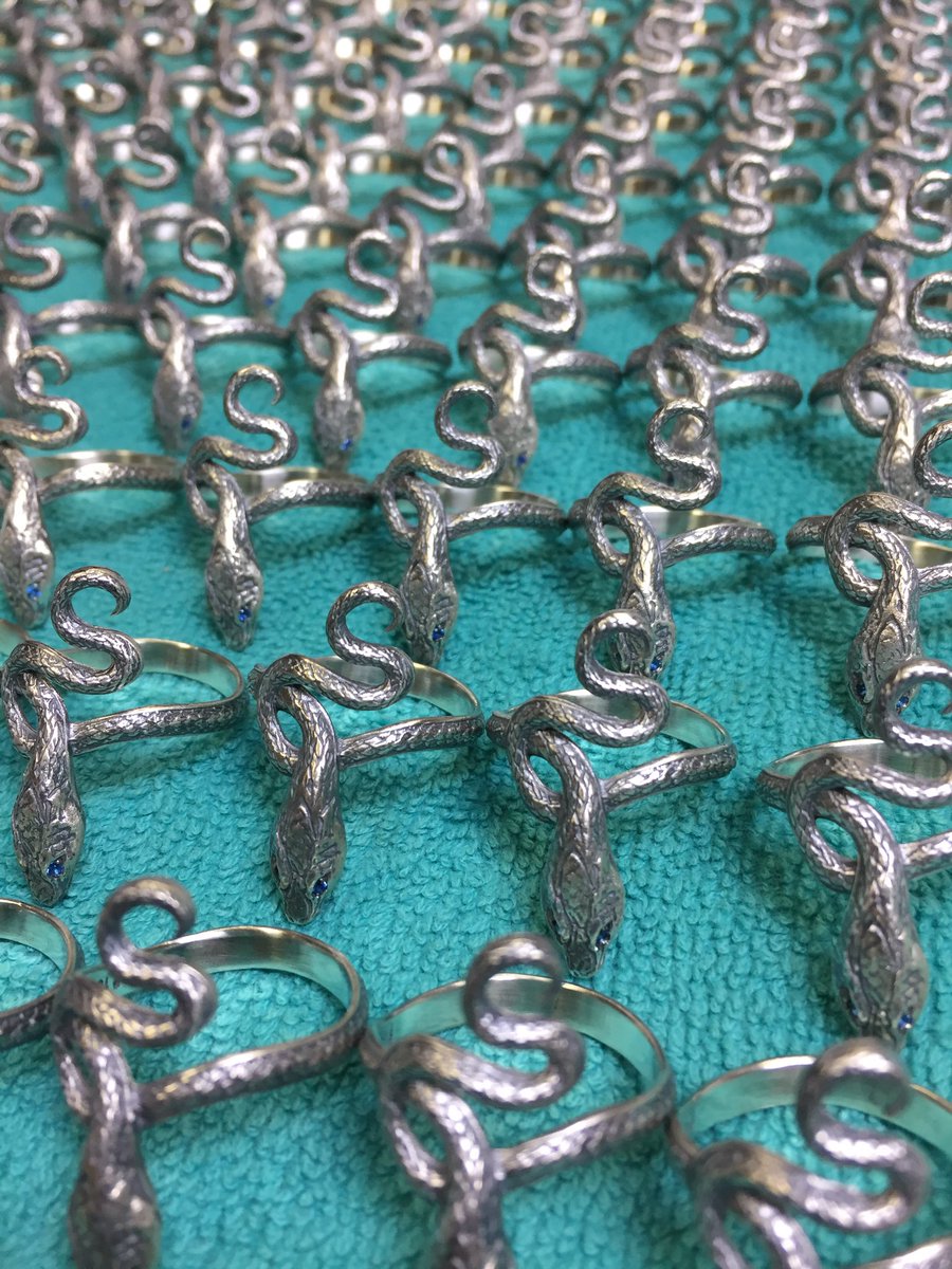 貪欲な銀の蛇の指輪」の検品作業が進んでいます。今月発売です！#DarkSouls