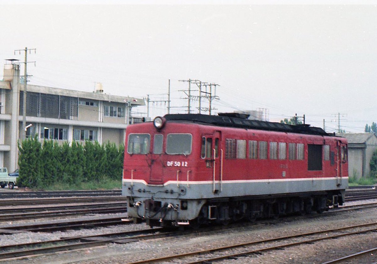 思えばDF50＋50系客車の時代は短かったのではないか。予讃線、伊予西条