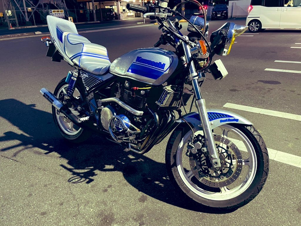 この外装買ってくれる子おらんのんかな？リアフェンダーとかサブ