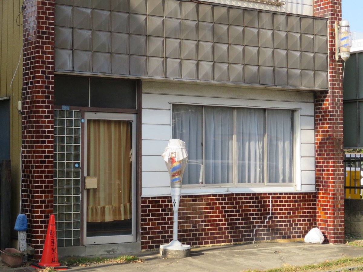 昭和な床屋さんを (埼玉県久喜市) #昭和レトロ #床屋さん #サインポール