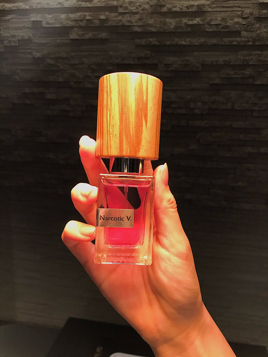 NASOMATTO ／ナルコティックV 薄桃色に怪しく光るこの香水は、魅惑の