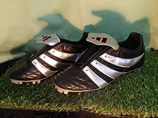 ちなみにアディダスにもあったGK専用スパイク！ スカンダGK！ 川口選手
