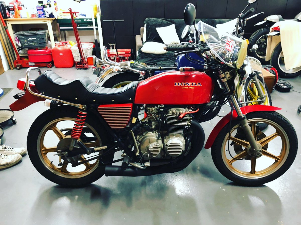 あとは三段シートで完成。 Hawaiiで乗ります！ #cb400f ＃ヨンフォア