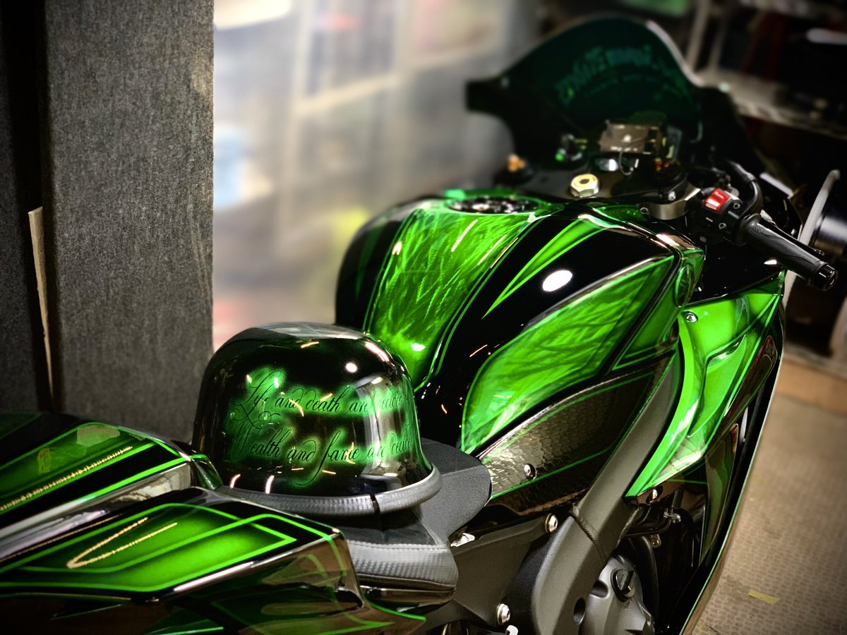 今回はタンクにグラインダータトゥー入れまして！！✨ #819の日 #YZFR6