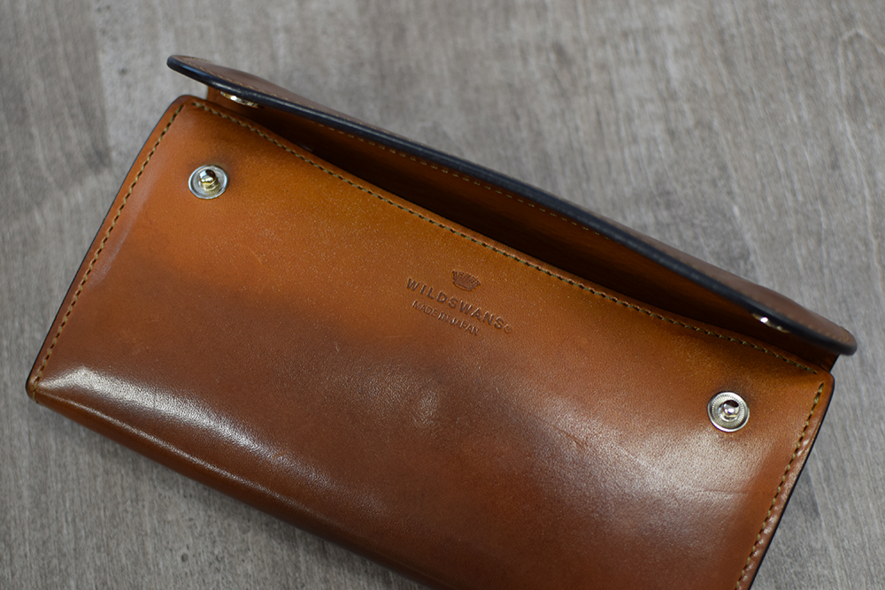 フルグレインブライドルを用いた大型長財布・WAVE/ロンドンカラーです